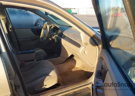 2004 Chevrolet Classic z USA, uszkodzony, nr VIN 1G1ND52F24M547321